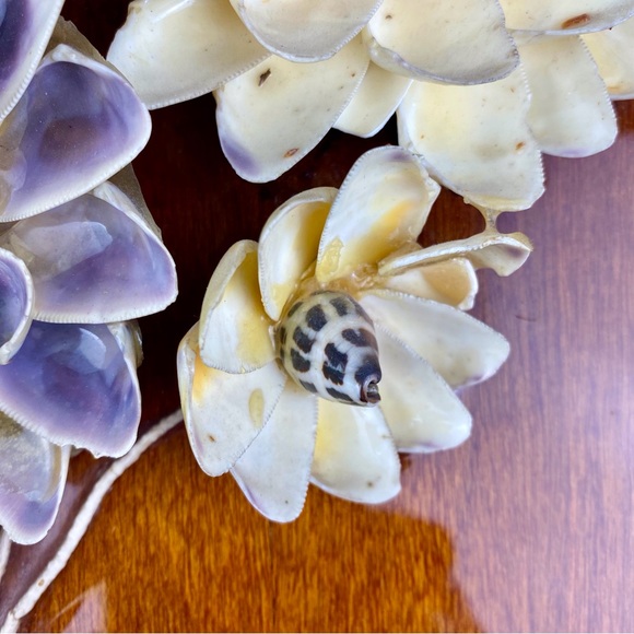 Vintage shell art picture, flowers, floral purple white, mother of pearl, Spain - Picture 4 of 13
